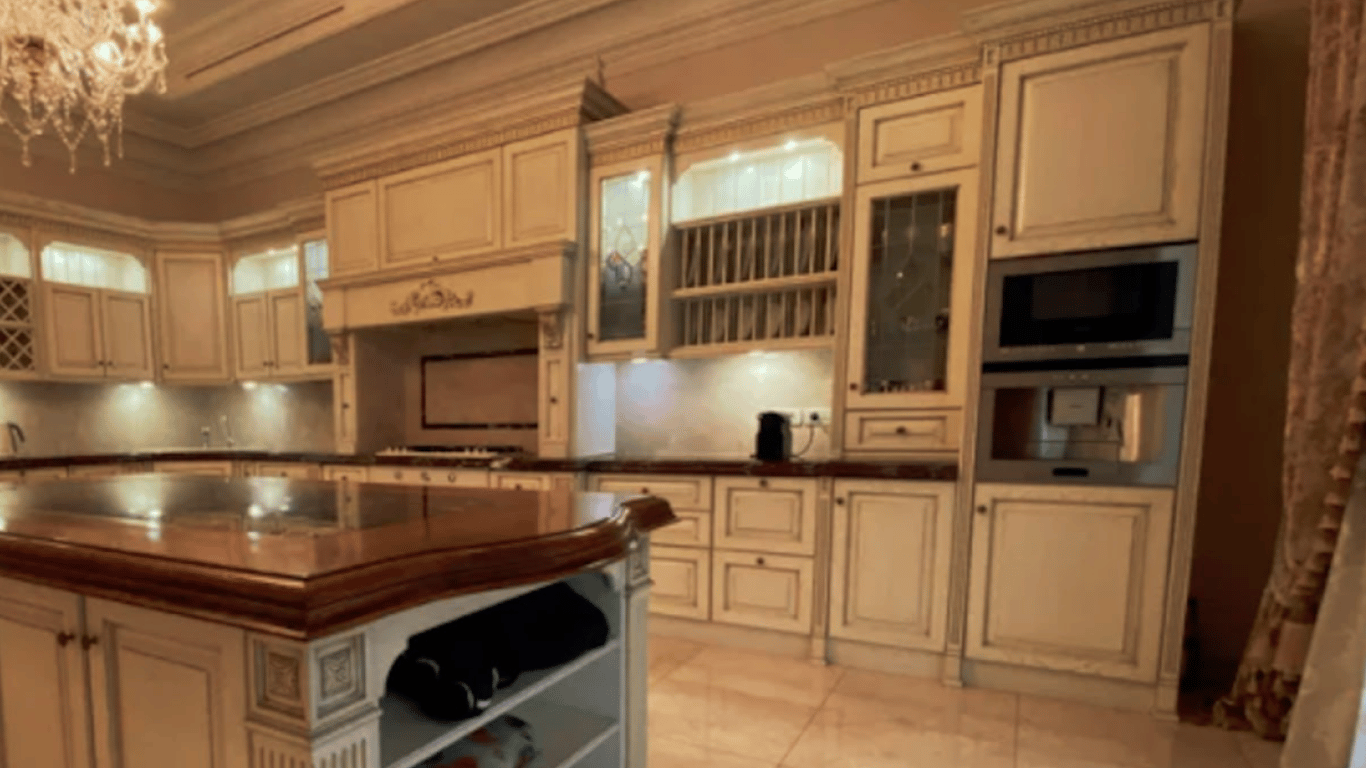 Інтер'єр кухні в будинку за 6 мільйонів доларів