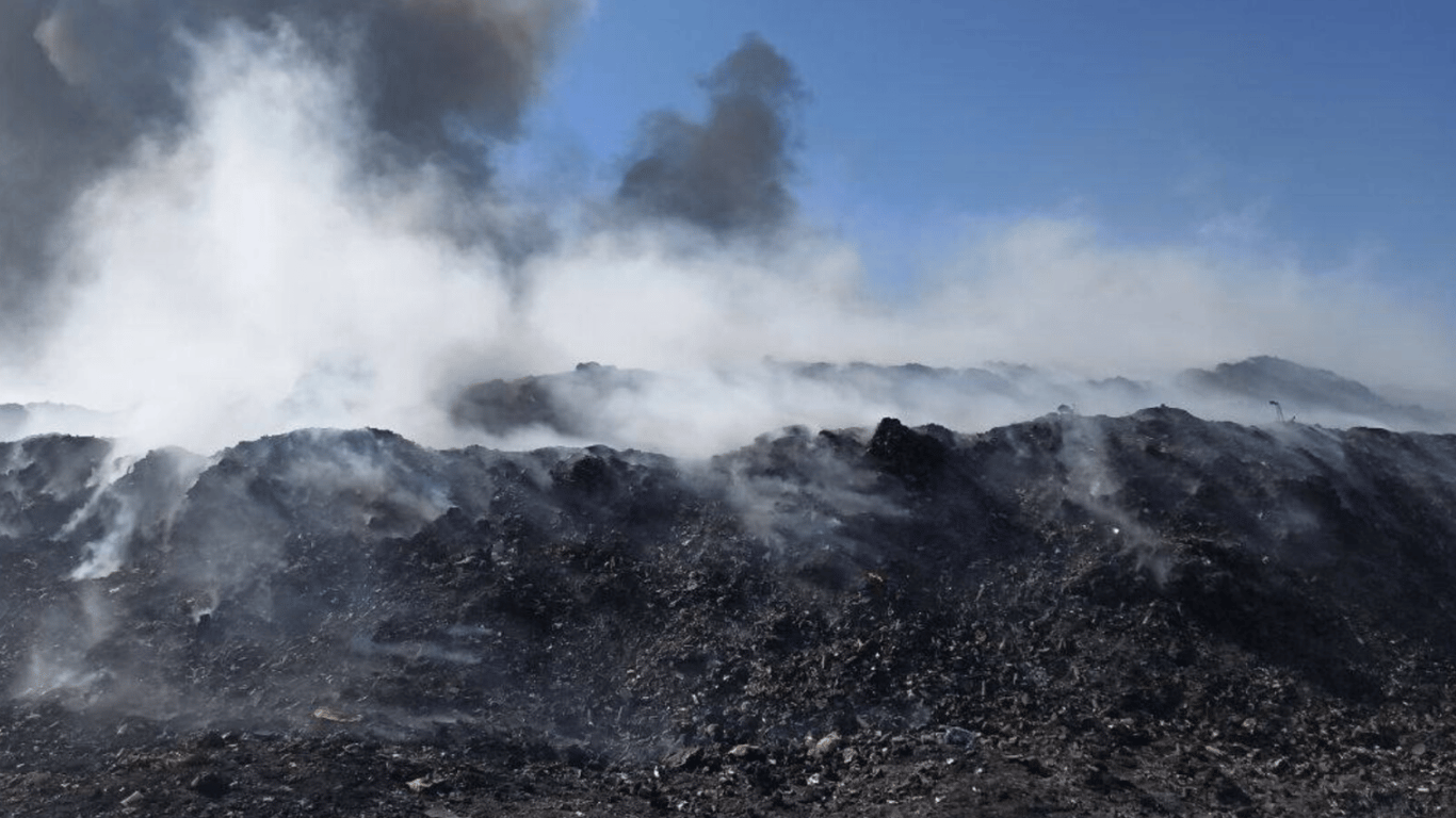Масштабна пожежа на Одещині — в області горіло сміттєзвалище