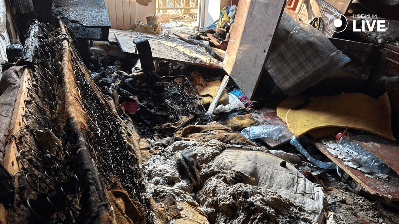 Знищене майно в помешканні після атаки дронами