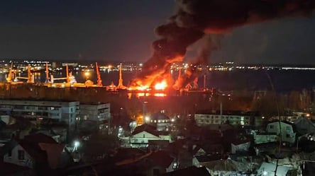 В Феодосийском порту прогремели мощные взрывы — вспыхнул пожар - 285x160