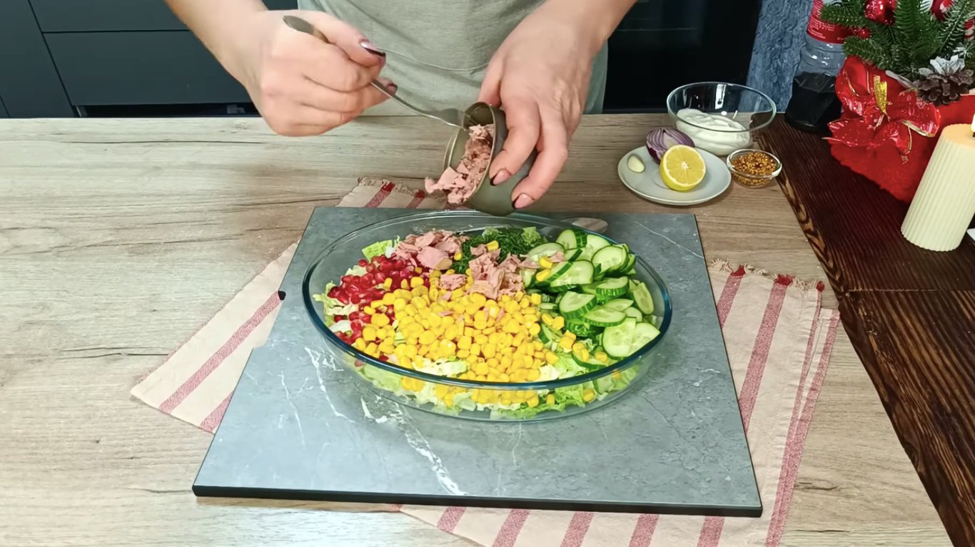 простий рецепт салату з пекінською капустою