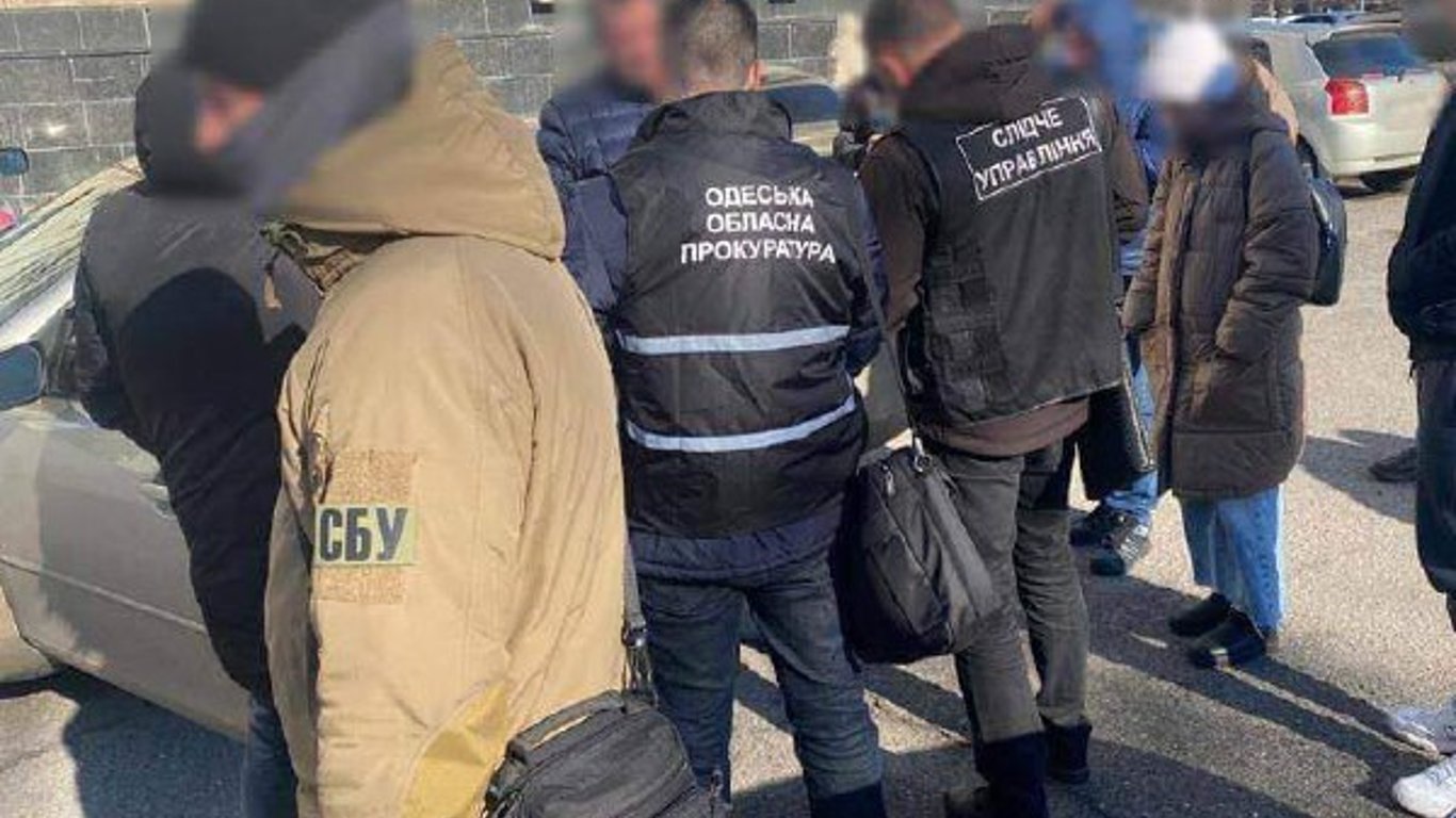 Посадовця Одеської ОВА викрито на хабарі: яке покарання на нього чекає