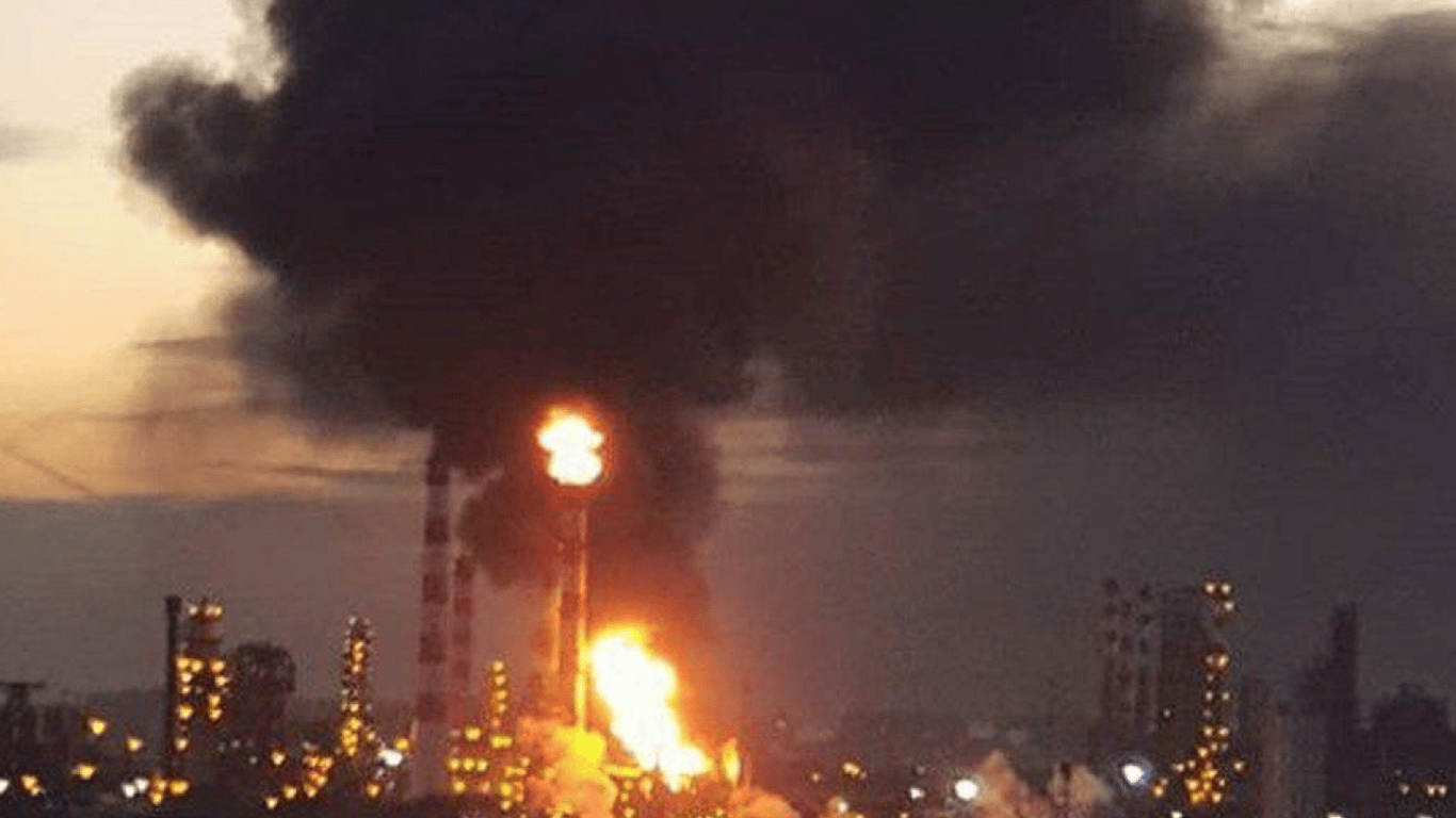 В Москве произошел пожар на нефтеперерабатывающем заводе