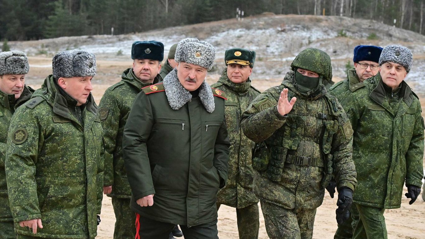 Стали известны признаки подготовки россиян к возможному вторжению с территории Беларуси