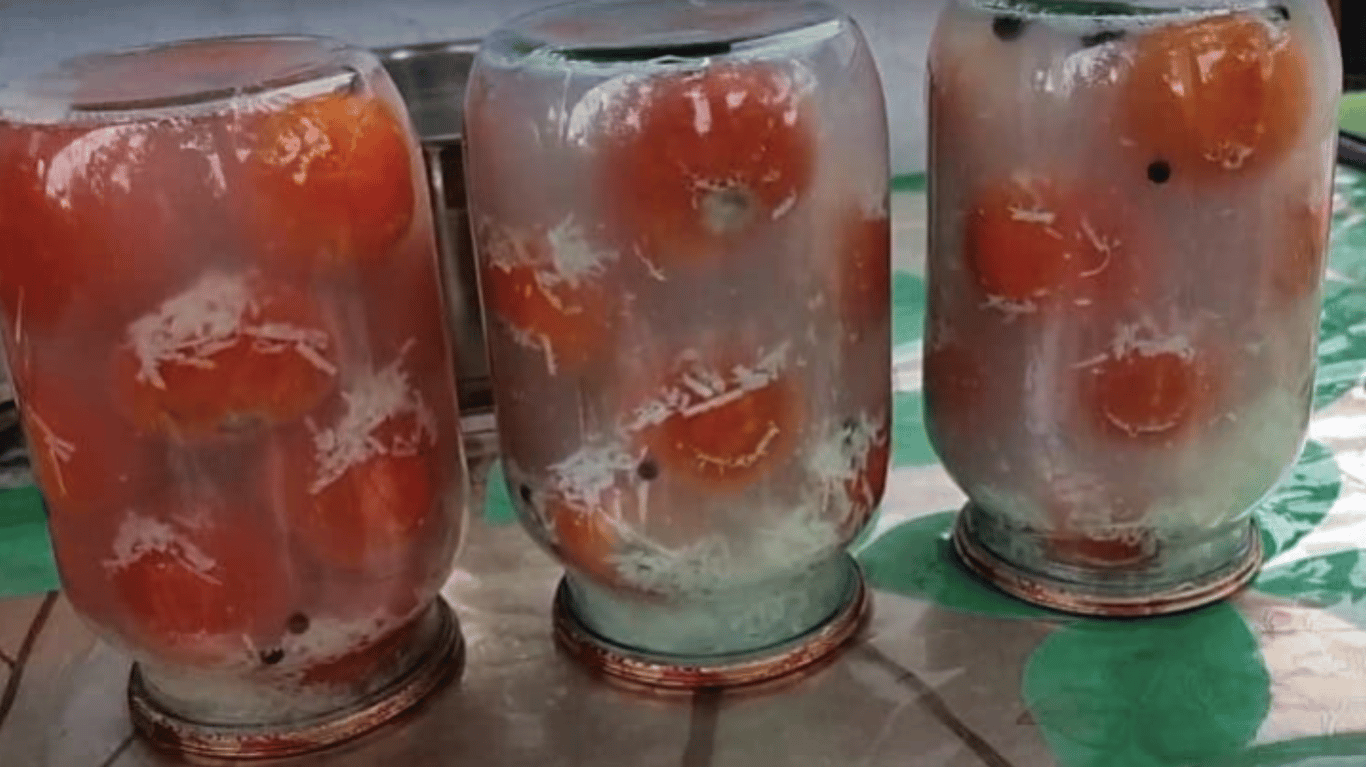 смачні помідори на зиму з часником