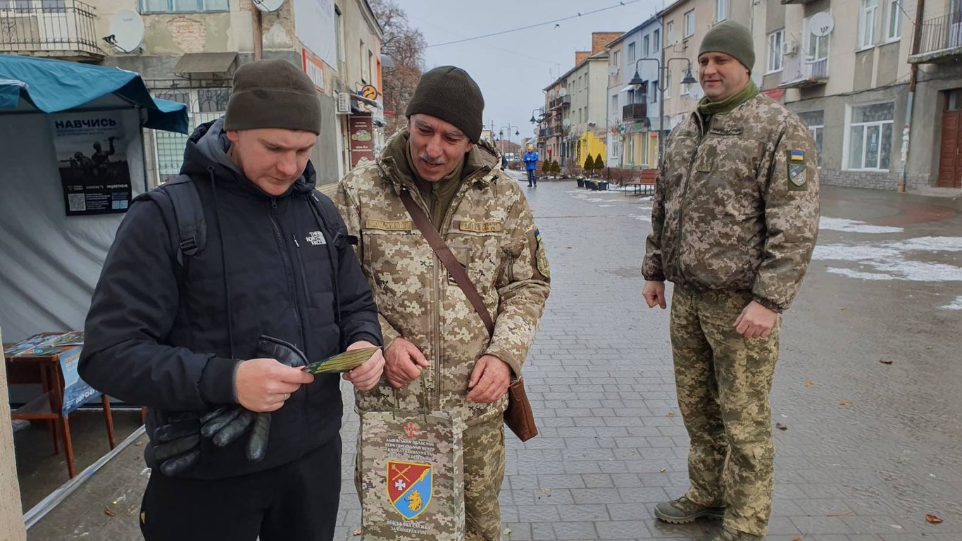 Мобілізація заброньованих працівників критичних підприємств: коли це можливо — пояснення юриста