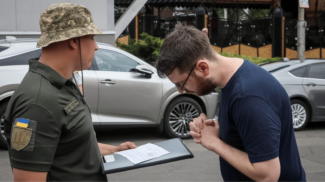 ТЦК просять надати документи на вимогу — яка відповідальність за відмову