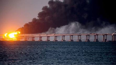 A slap in Putin's face for the anniversary — Ukraine struck the Crimean bridge 2 years ago - 285x160