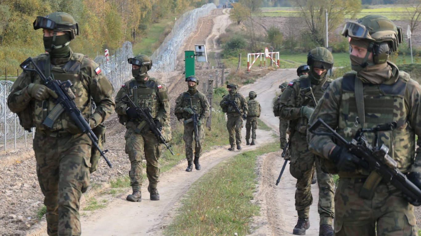 В Польше объяснили, для чего размещают дополнительных военных на границе