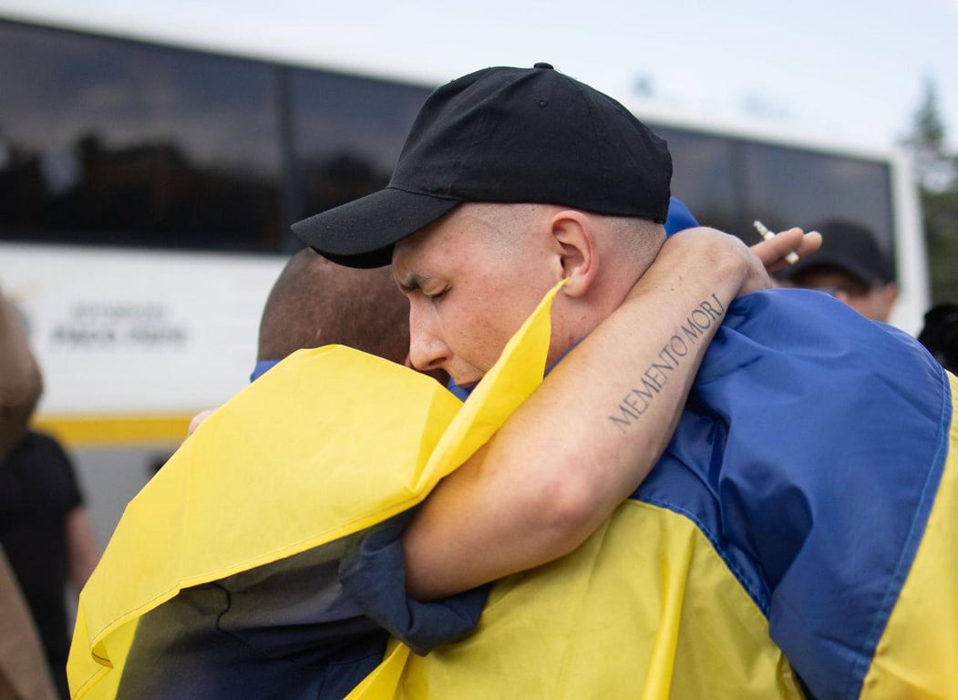 Емоційні моменти зустрічі полонених з близькими