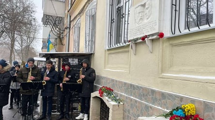 День памяти Героев Крут: в Одессе почтили подвиг студентов, погибших в борьбе за независимость - 285x160