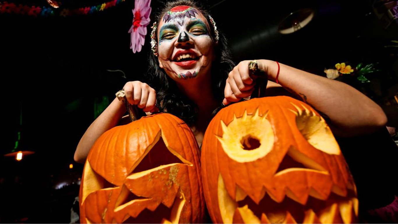 Хэллоуин 2023 — креативные поздравления с праздником в прозе, стихах и открытках