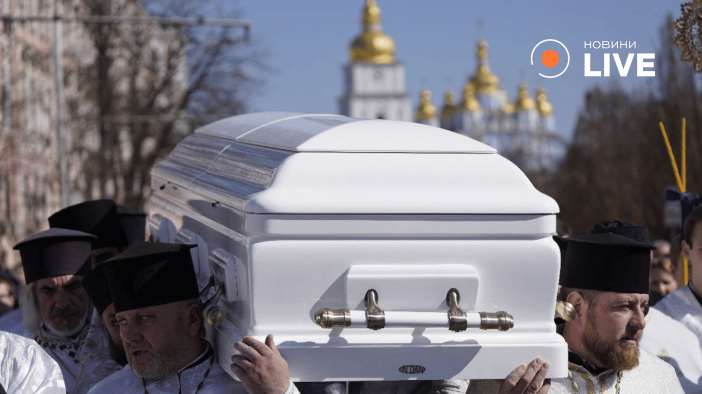 Українці прощаються із Патріархом Філаретом