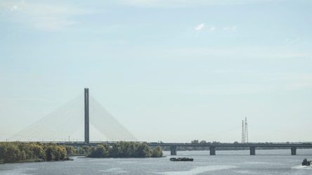 Наслідки обстрілу Південного мосту: метро відновило частину руху - 290x166