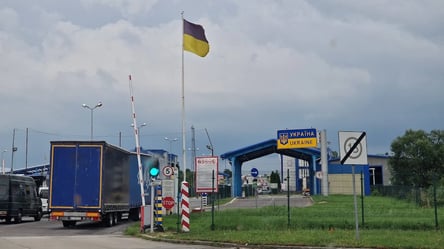 Причин вистачає: чому українців можуть розвернути на польському кордоні - 285x160