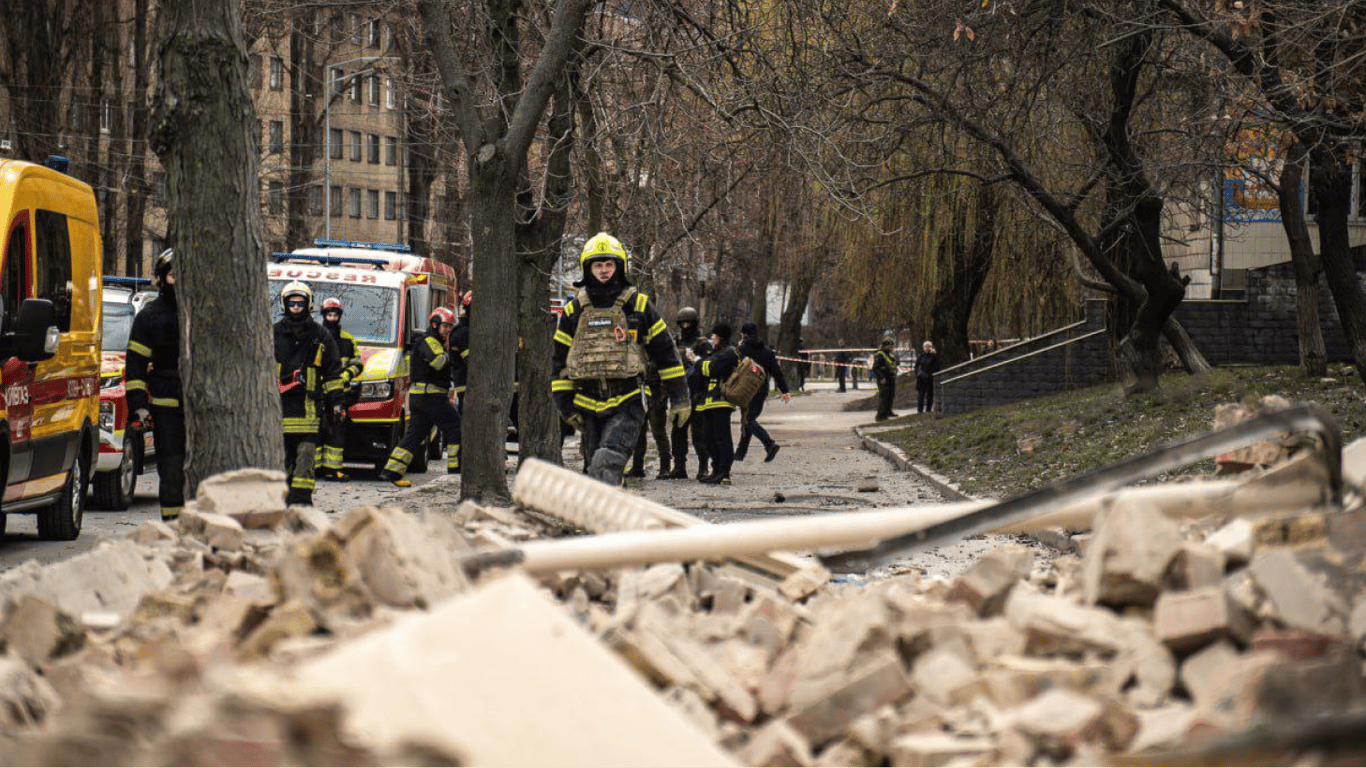 У ДСНС розповіли, чи є люди під завалами у Києві