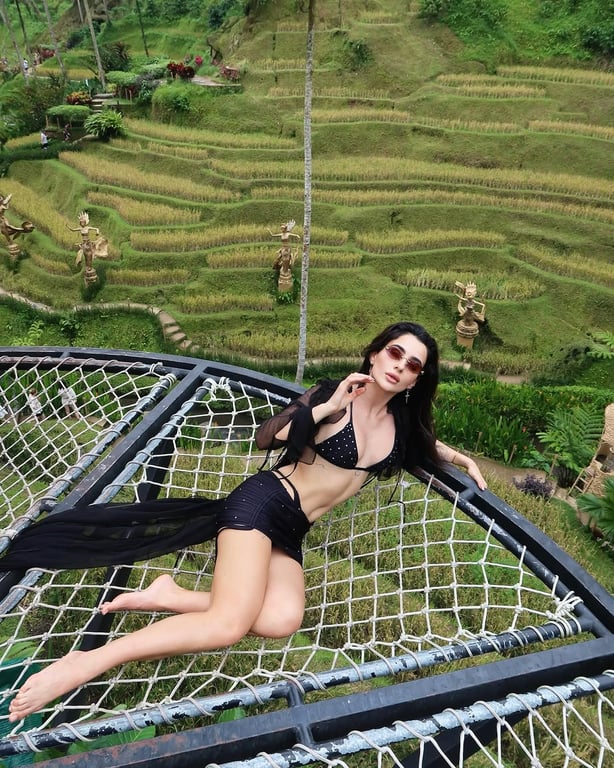 Анна Трінчер в новому бікіні 