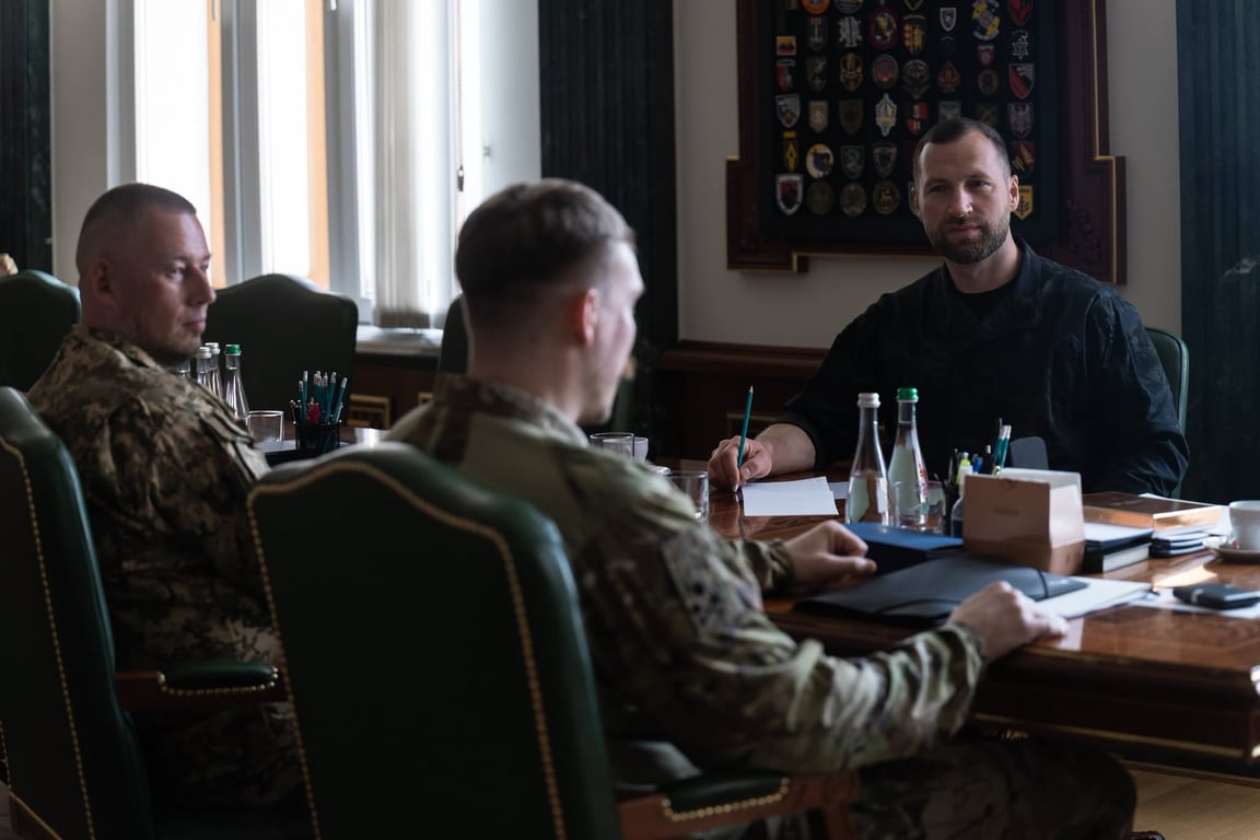 Зеленський обговорив із Прокопенком зміни у стратегії захисту України - фото 1
