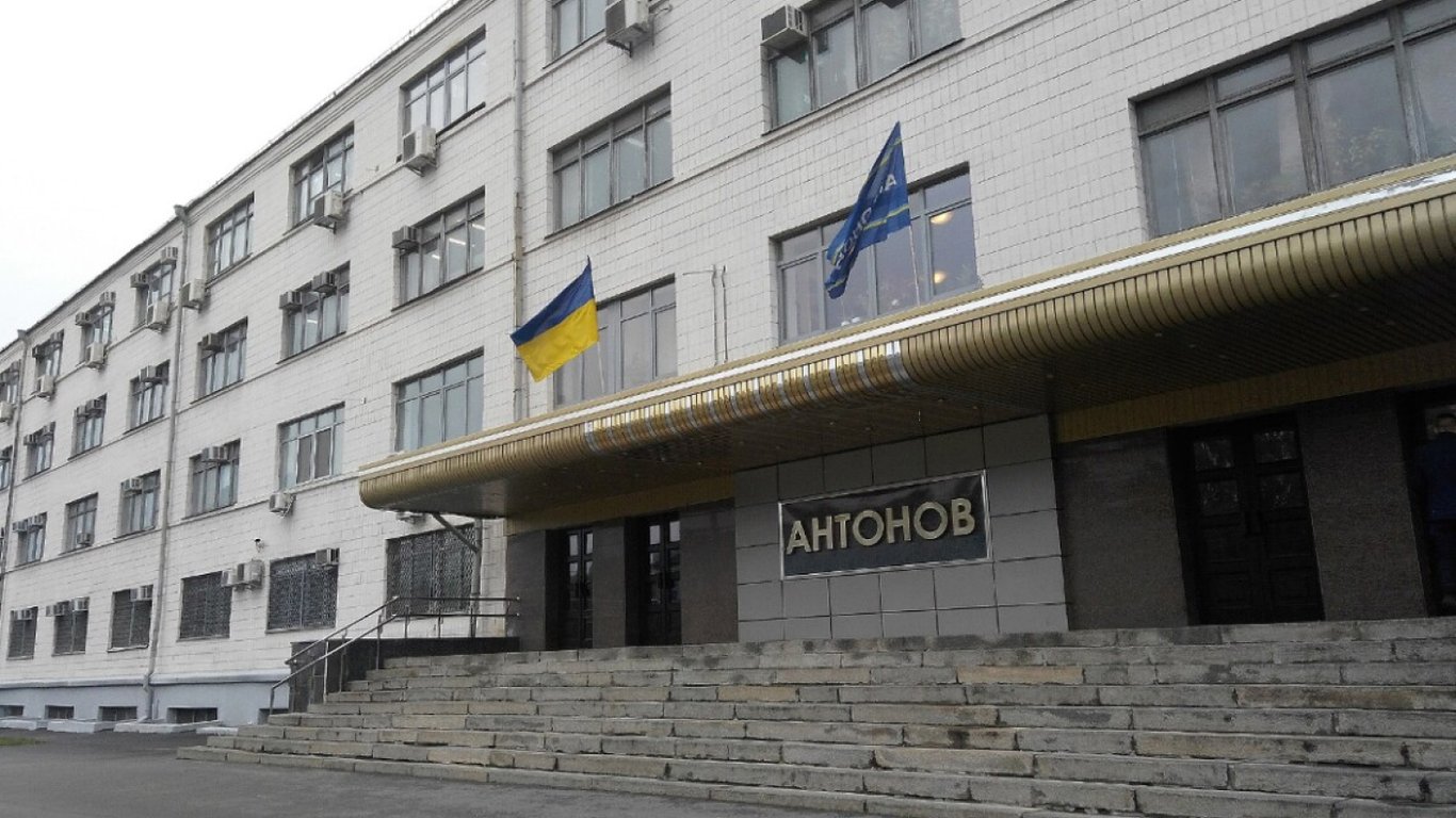 Растрата средств завода "Антонов" — дело направили в суд