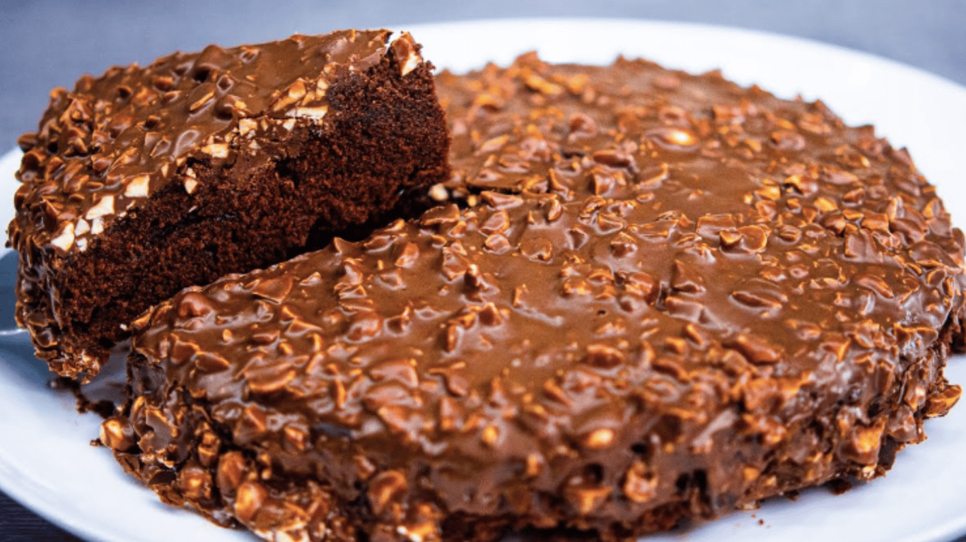 смачний торт Снікерс за 7 хвилин, без духовки та без згущеного молока