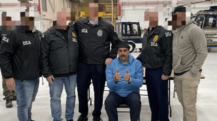 Білий дім опублікував кадри із Мадуро після його доставки до США - 285x160