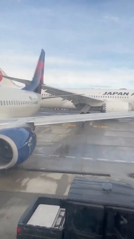 Літак врізався у хвхіст