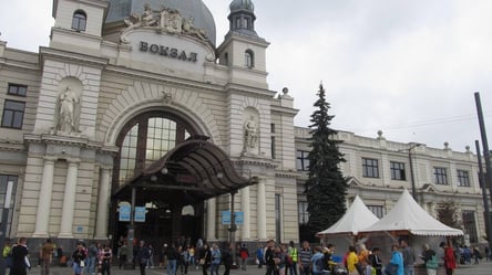 У Львові на залізничному вокзалі відкрили інформаційний центр з питань рекрутингу - 285x160