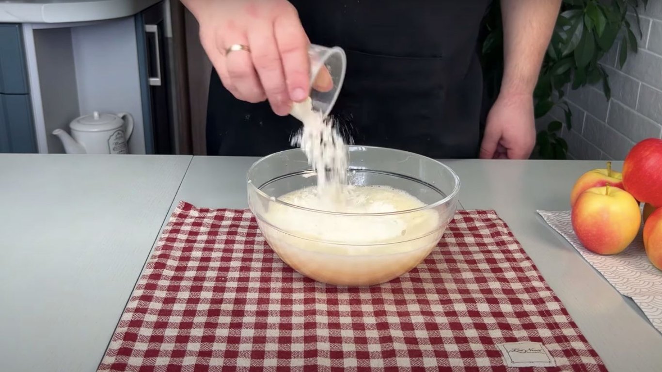 простий рецепт пирога з яблуками 