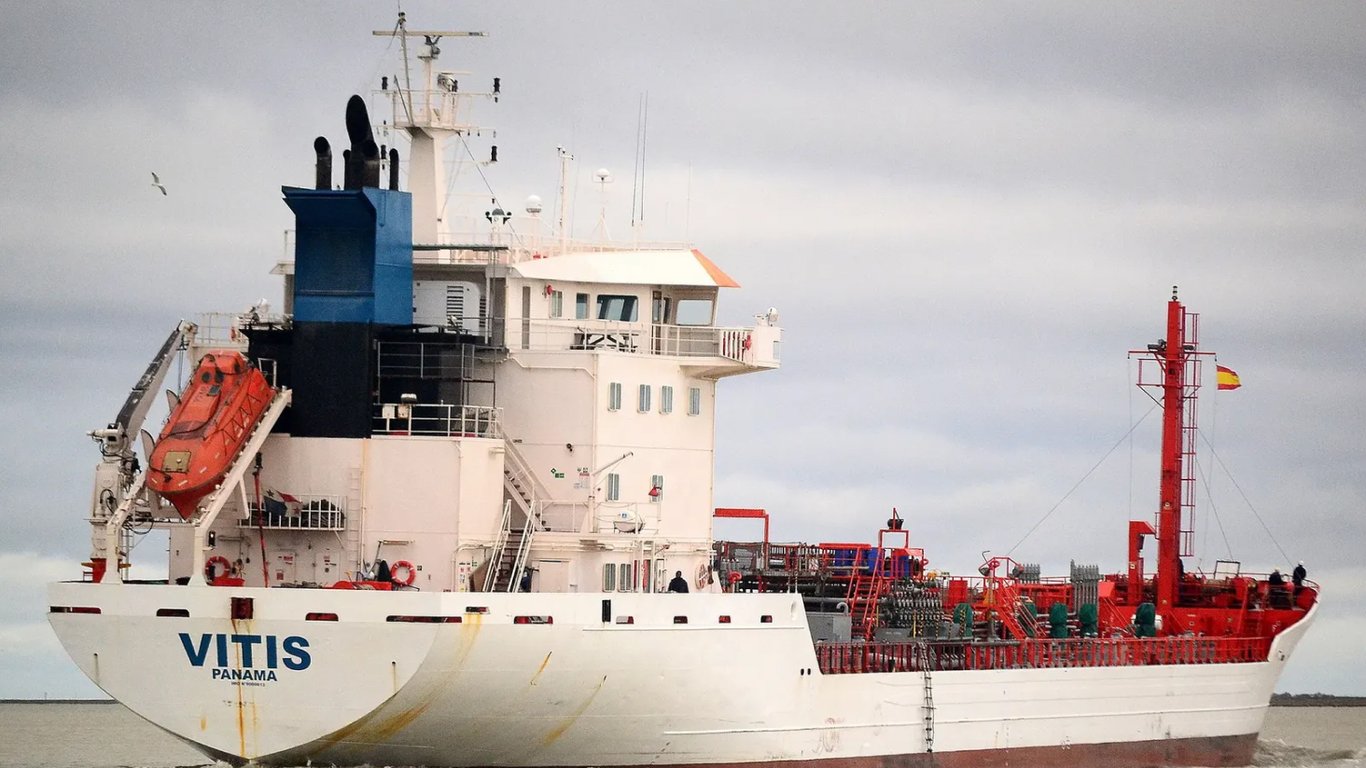 Экспорт украинской продукции не прекращается — в портах Большой Одессы загружаются танкеры