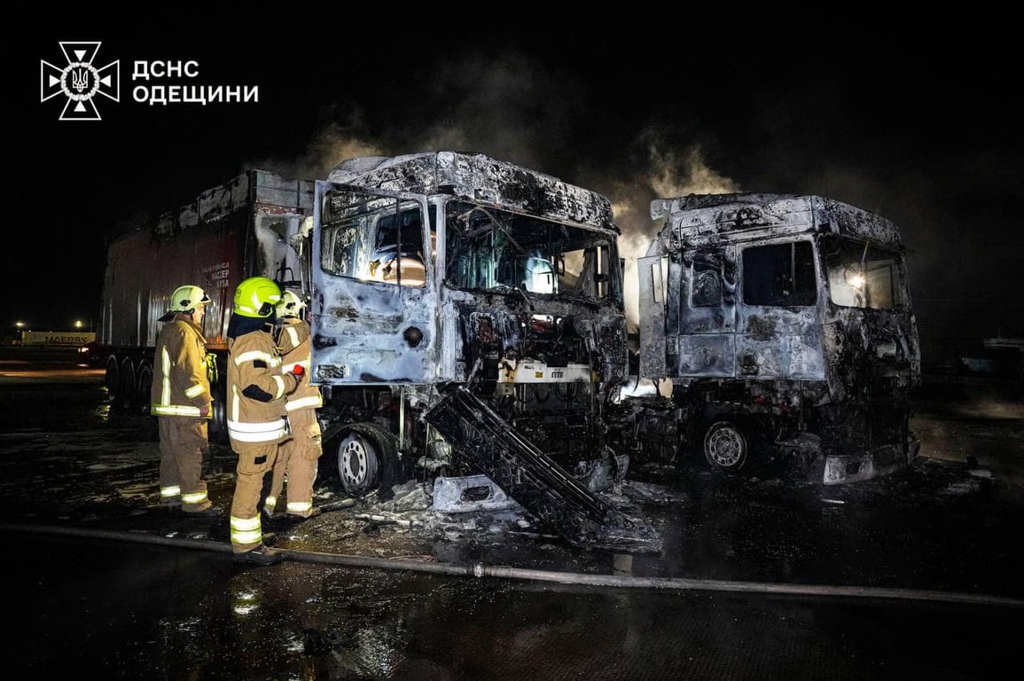 Ворог атакував Одещину дронами — рятувальники показали руйнування - фото 1