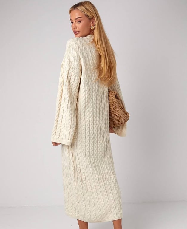 В'язана сукня має дуже елегантний вигляд взимку