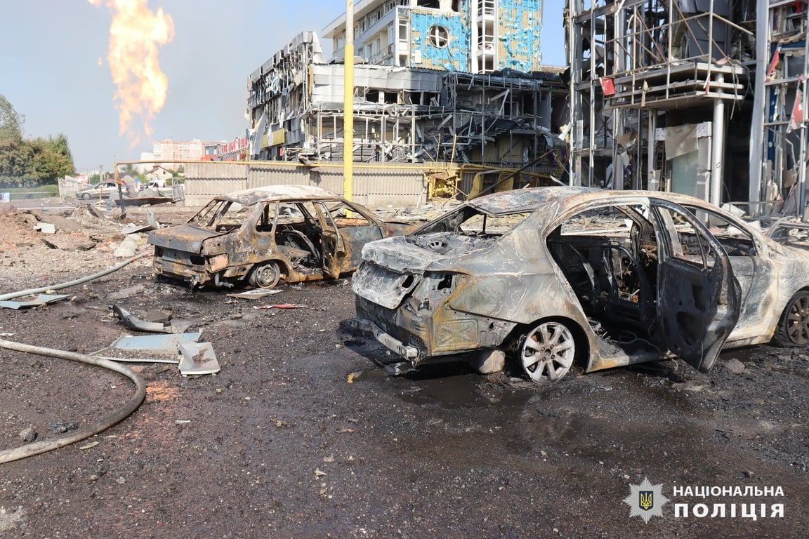 Один загиблий та майже 60 постраждалих — наслідки масованих обстрілів Харківщини за добу - фото 1