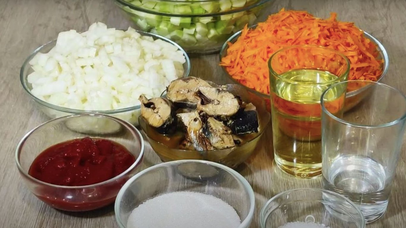 приготовление салата на зиму с сардинами.