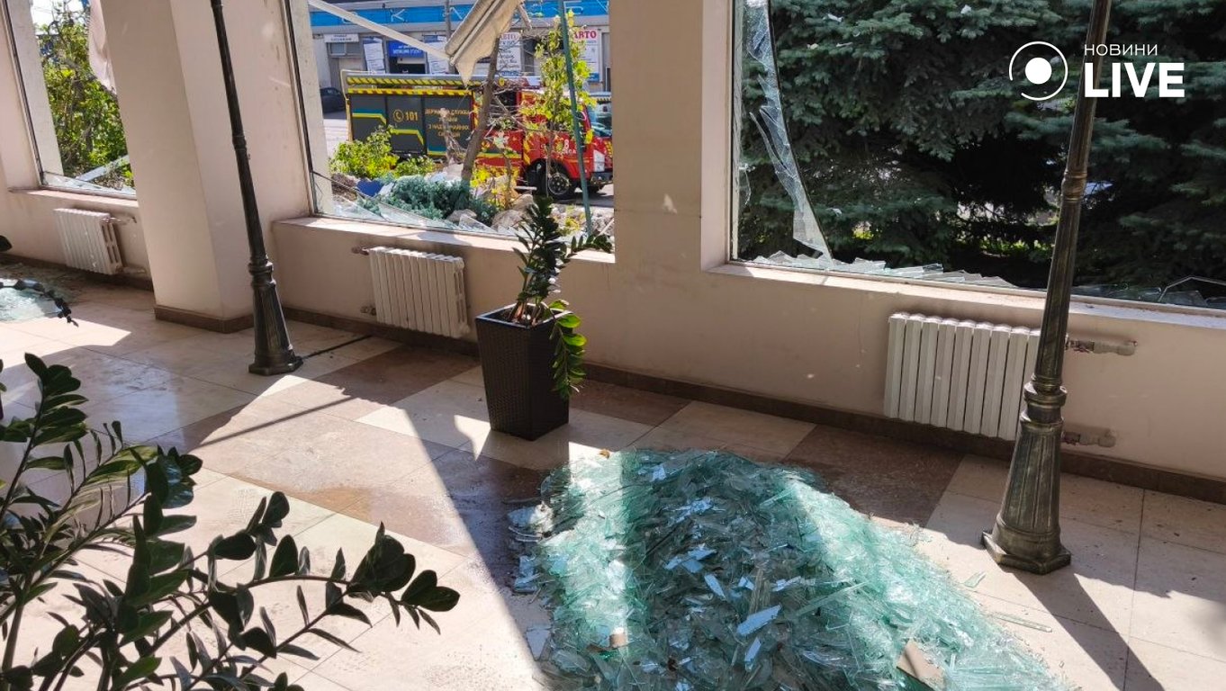 Удар по бізнес-центру в Одесі