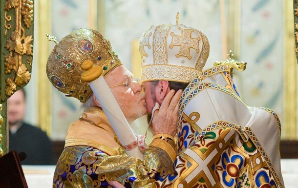 Bartholomew handed over the Tomos to Epiphany. 