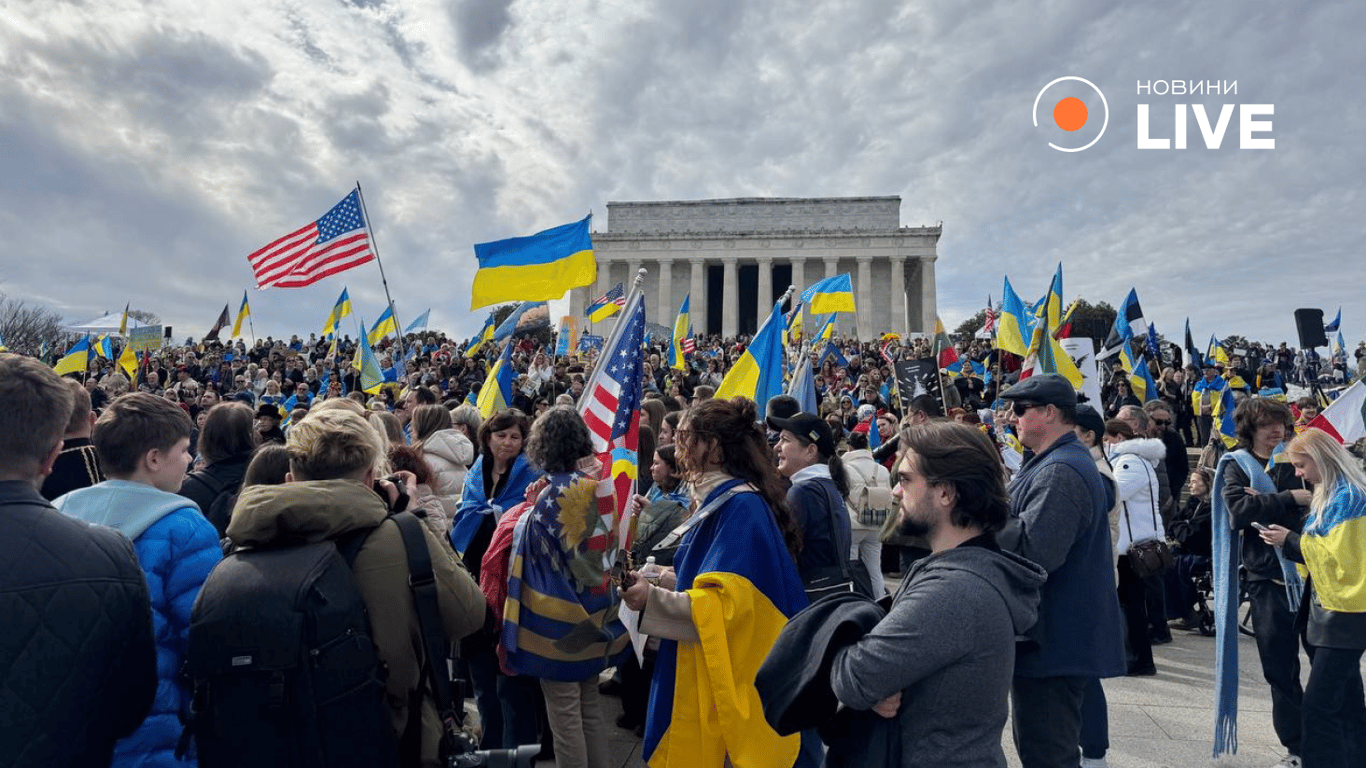 Українці на мітингу в США