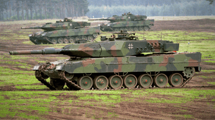 Офіційно: уряд Німеччини погодив відправку в Україну танків Leopard - 285x160