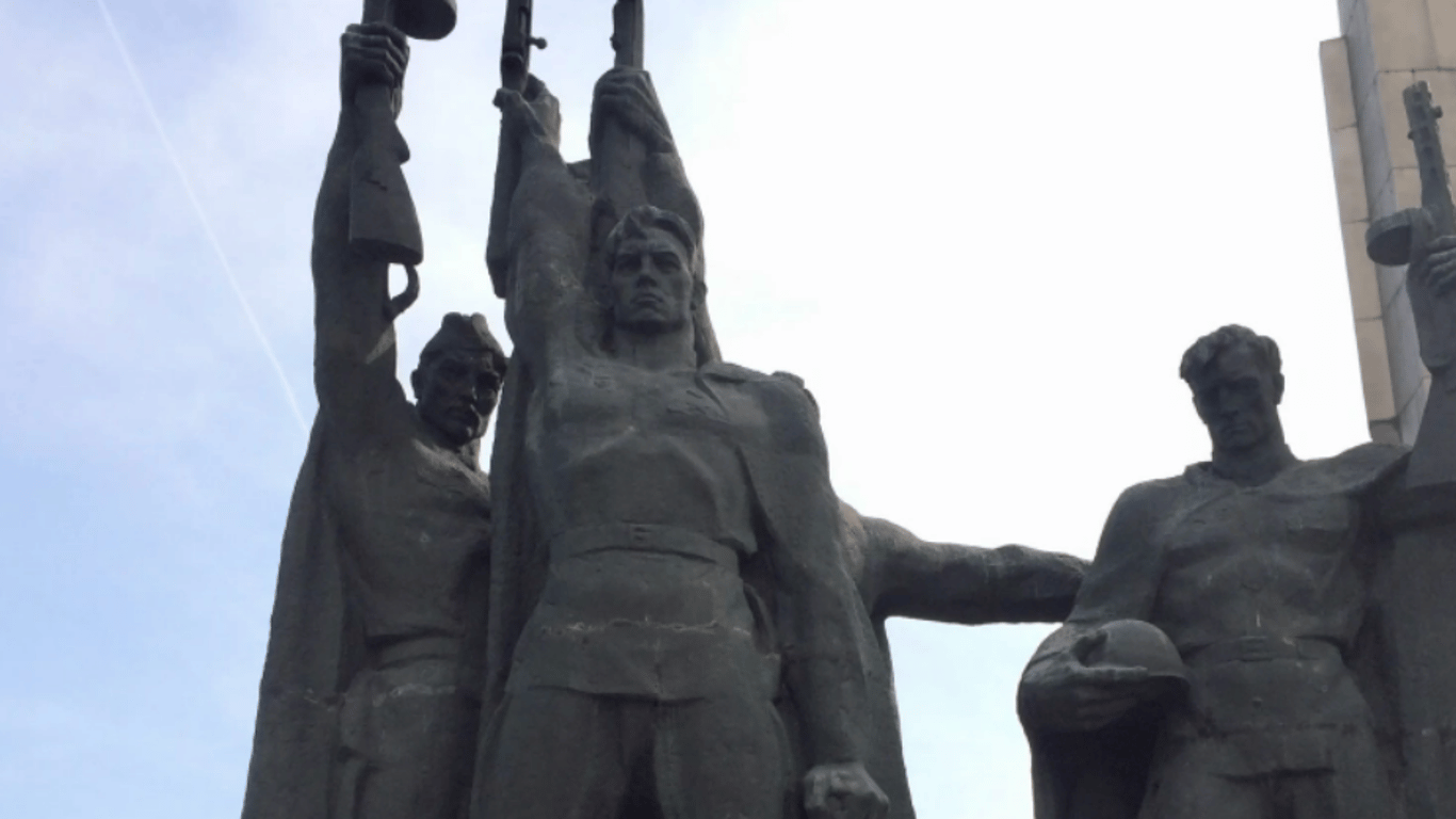 Пам'ять про дідів дала тріщину — на Луганщині колаборанти крадуть гроші з ремонтів пам'ятників