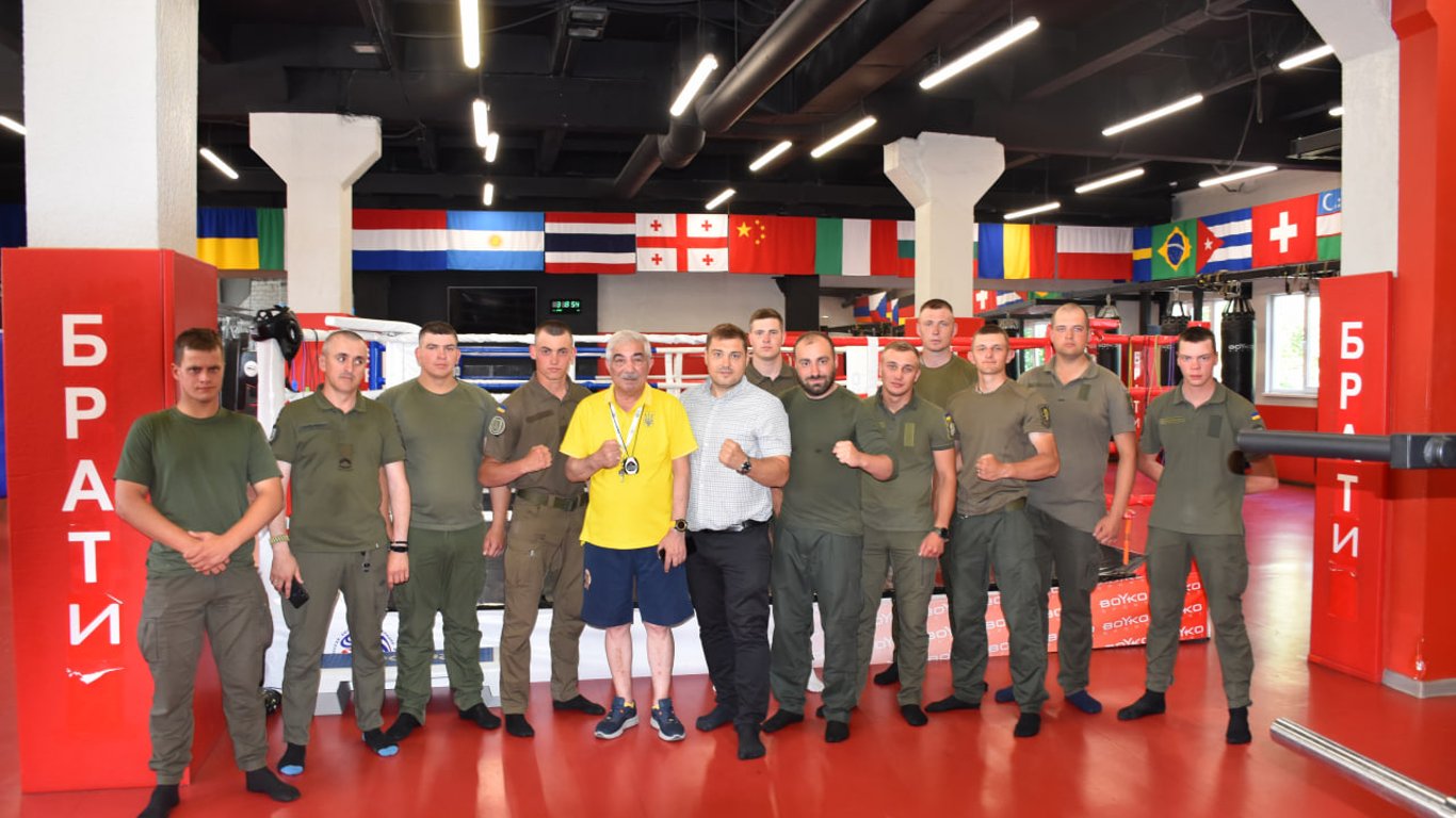 Комитет социальной поддержки Федерации бокса провел тренировку для военных