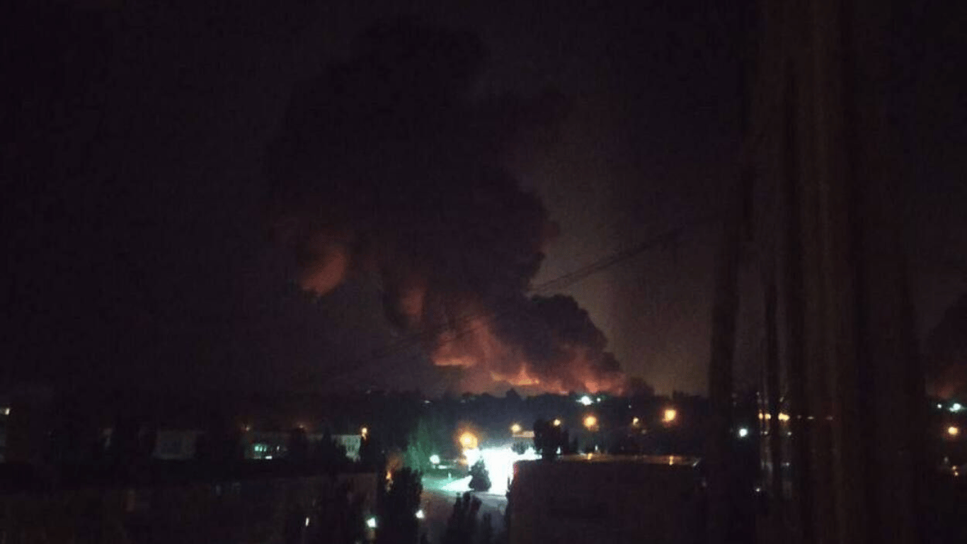 Атака РФ на Одесу вночі 14 серпня продовжується: гучні вибухи