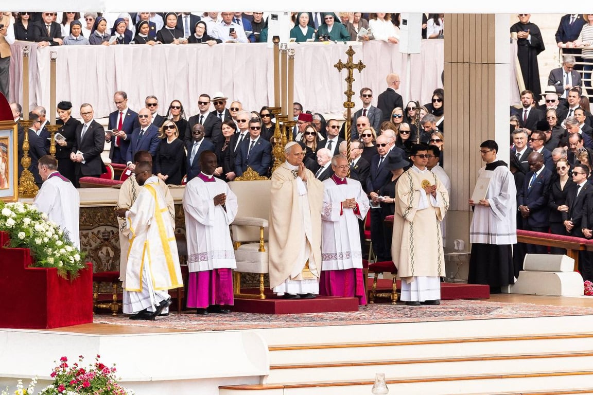 Папа Римський Лев XIV звертається до світу з посланням миру