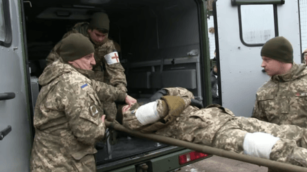 В "Азове" новая вакансия  боевых медиков — сколько будут платить - 290x160