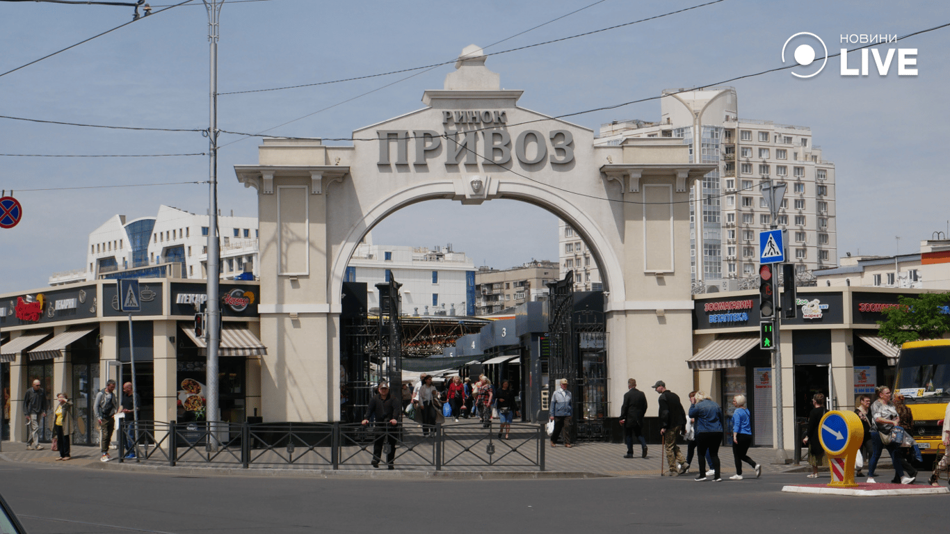 Одесский "Привоз" в центре скандала забыли демонтировать русскоязычную вывеску - фото 2