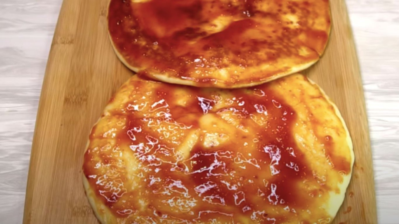 рулет до чаю Хвилинка готується, який швидко на пательні