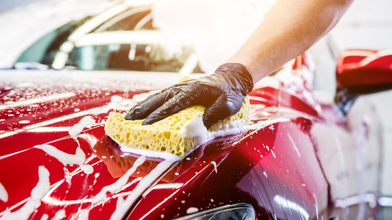 Як помити автомобіль та не пошкодити його – чотири лайфхаки