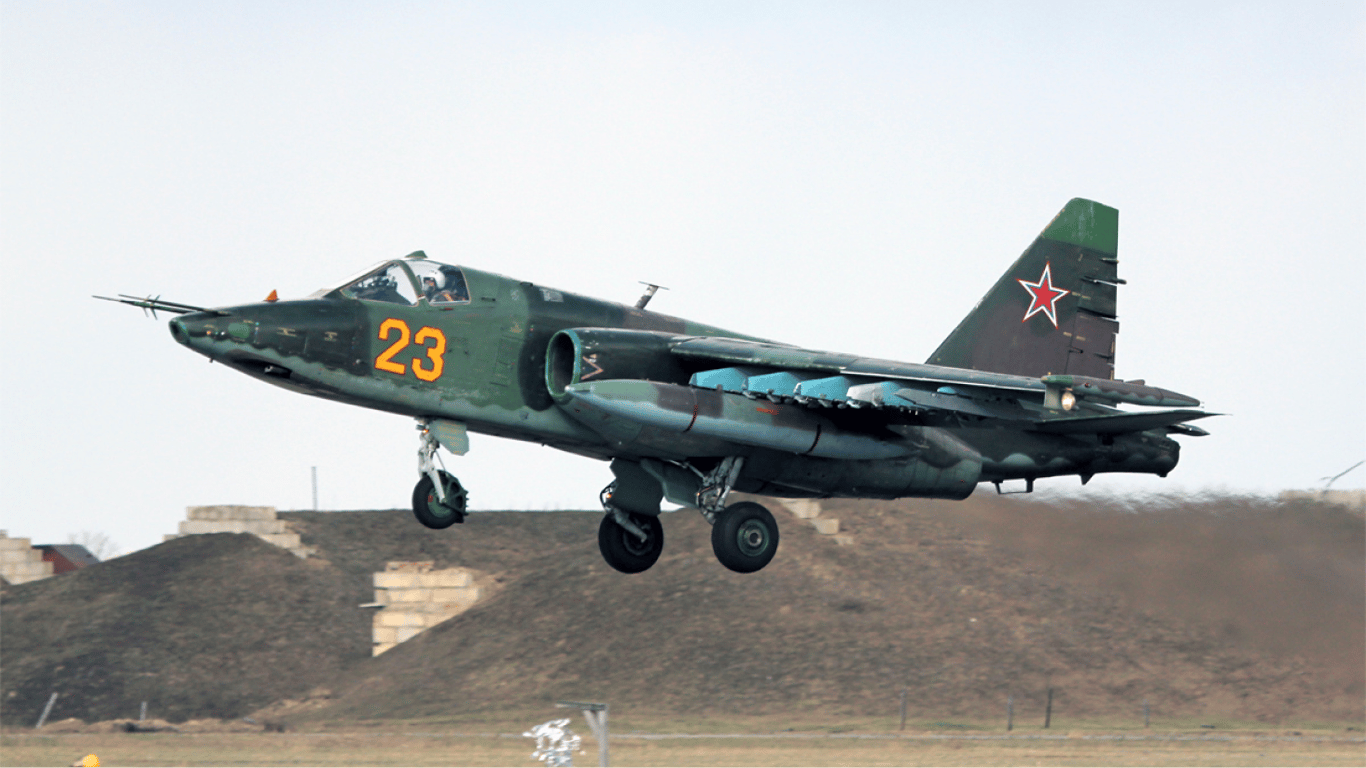 Українські військові збили ще один російський штурмовий літак Су-25