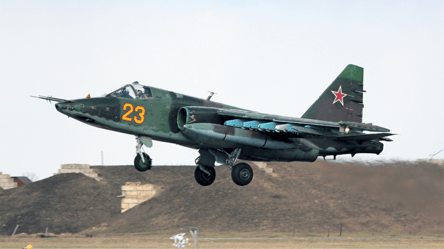 Українські військові збили ще один російський штурмовий літак Су-25 - 285x160