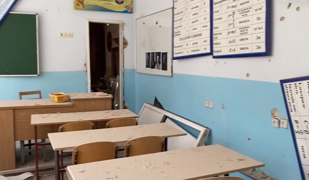 Вибиті вікна та знищена покрівля — у львівській школі показали наслідки ракетного удару - фото 2
