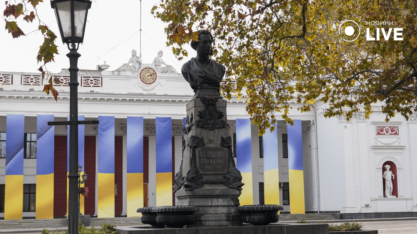 Памʼятник Пушкіну на Приморському бульварі. Фото: Новини.LIVE/ Юлія Браславська