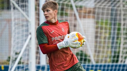 Украинский вратарь дебютировал за испанскую команду - 285x160